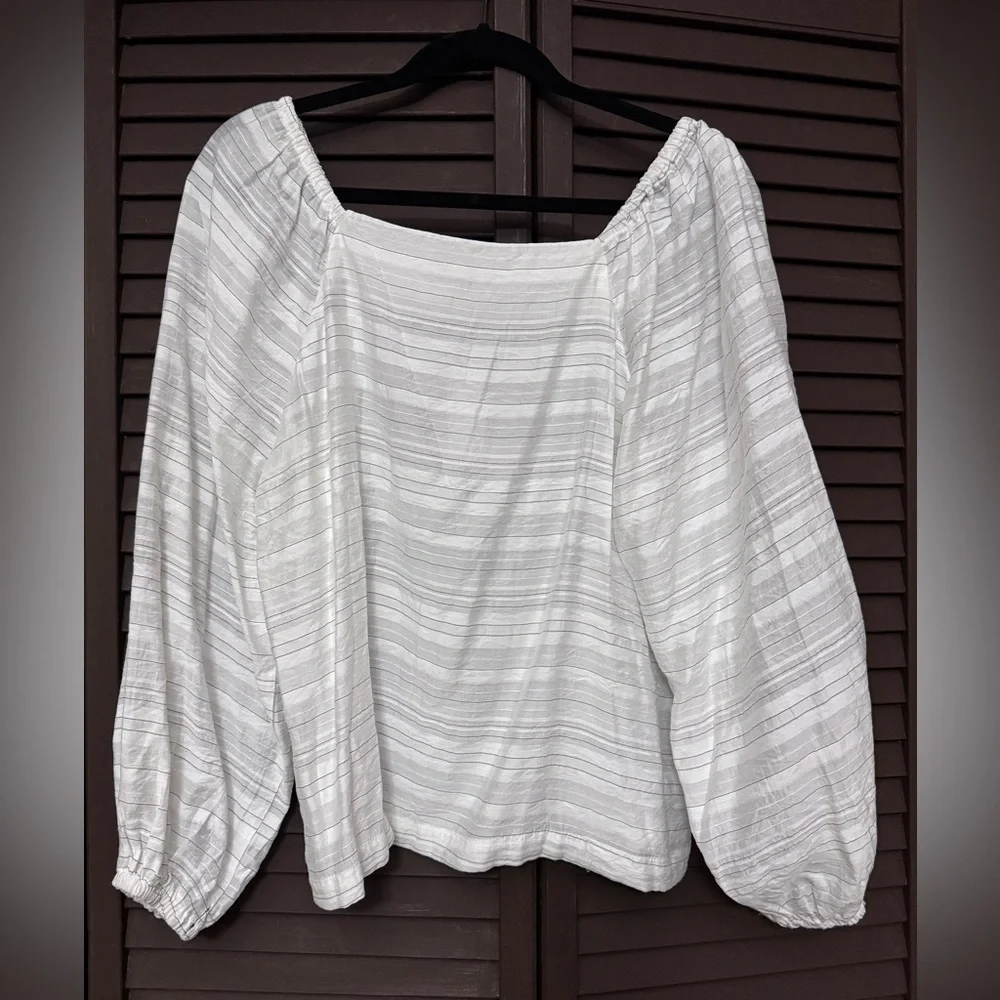 Ann Taylor Women's White Striped Top Size M NWT - Picture 2 of 4